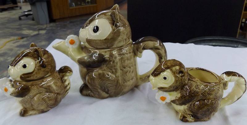 Squirrel Tea Set with teapot, creamer and sugar. 1979 Enesco Japan