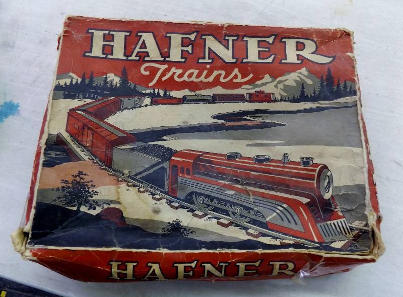 Hafner Trains Set, Caboose, Engine, two rail cars and track