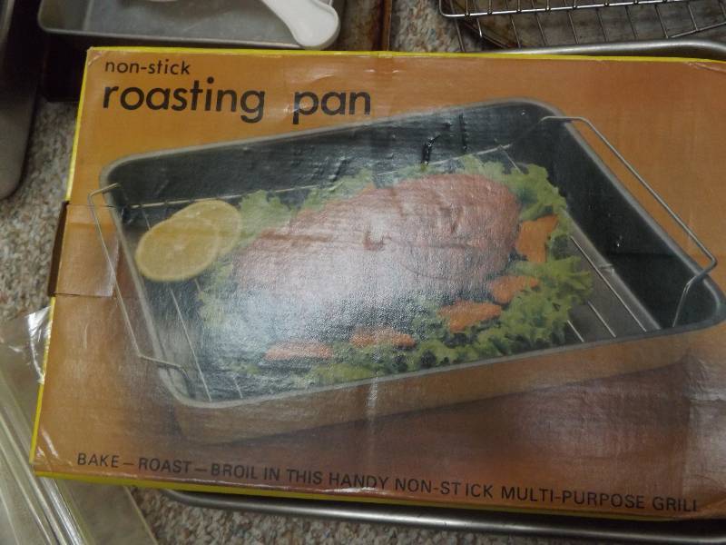 Baking dishes, cake pans, muffin tin