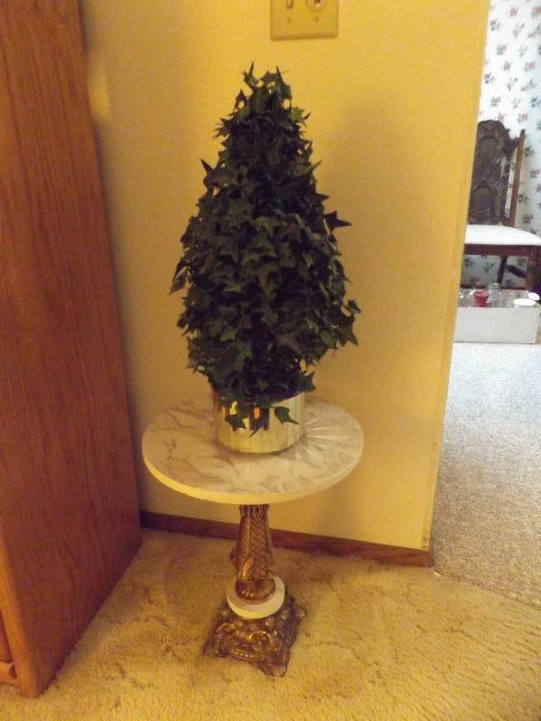 Pedestal Table