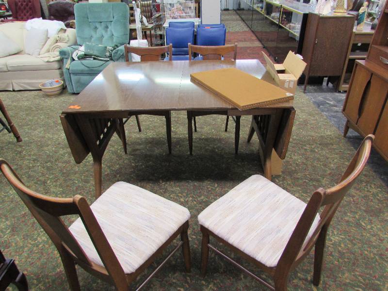 Dining room table