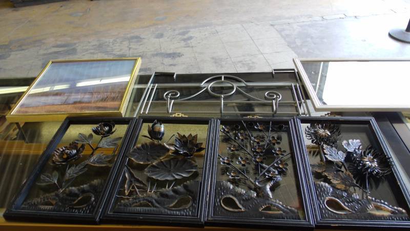 Pictures and wall hangings