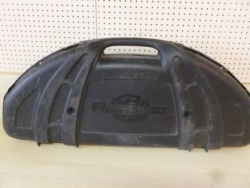 lot 12 image: Bow Case