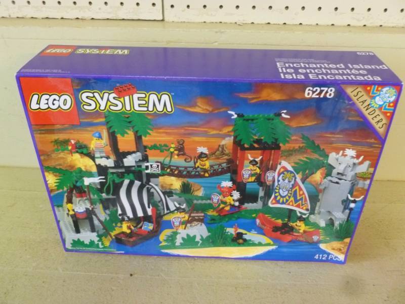 lot 20 image: Legos