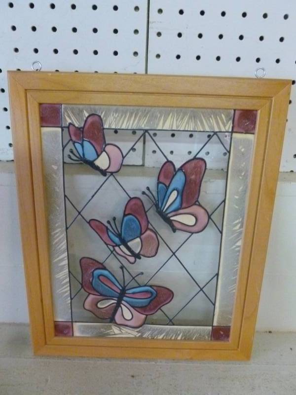 lot 31 image: Decorative