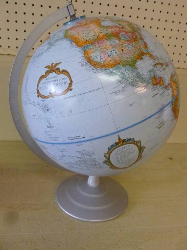 lot 32 image: Globe