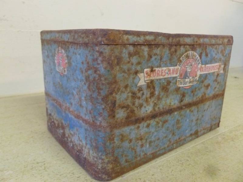 lot 38 image: Vintage Toy Truck Box