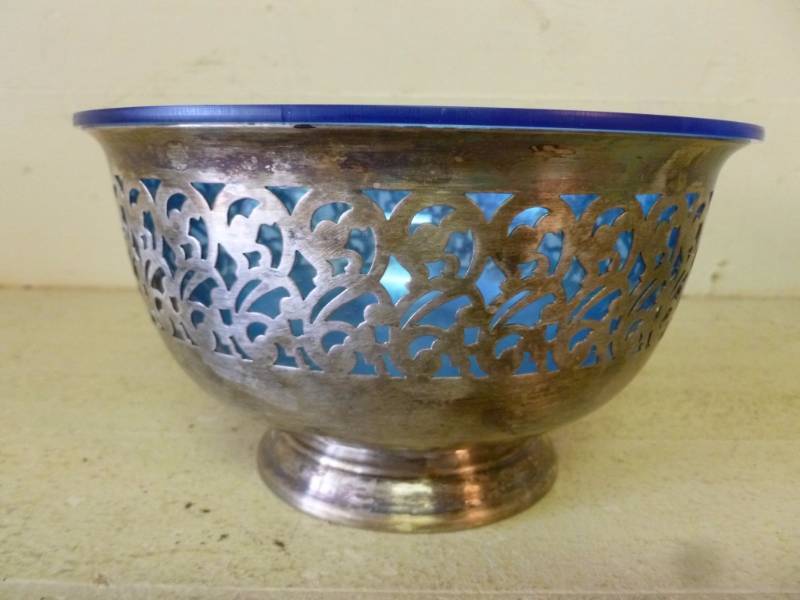 lot 40 image: Vintage Communion Bowl