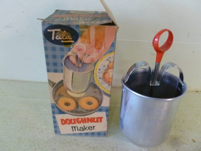 lot 43 image: Vintage Kitchen