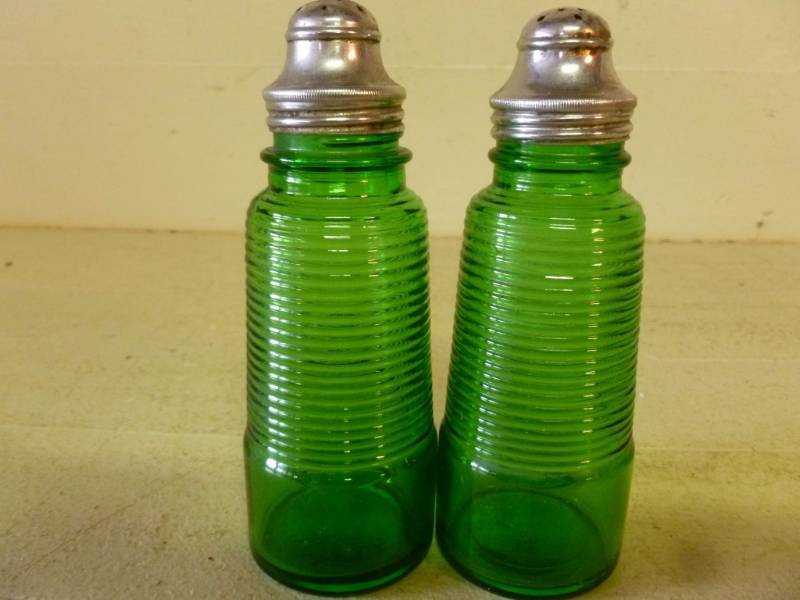 lot 58 image: Vintage Salt And Pepper Set