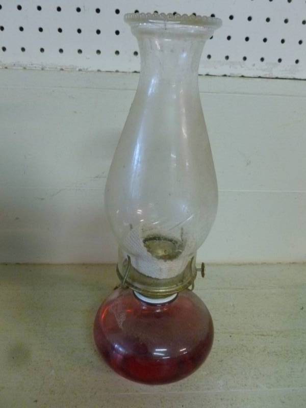 lot 62 image: Vintage Oil Lamp