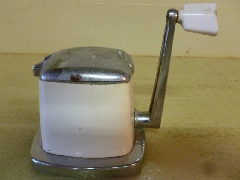 lot 83 image: Vintage Kitchen