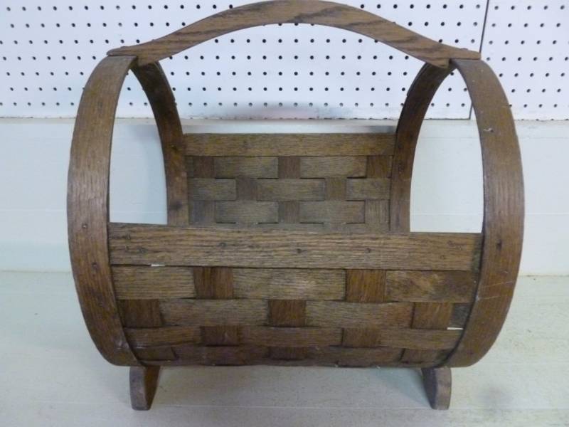 lot 90 image: Weaved Basket