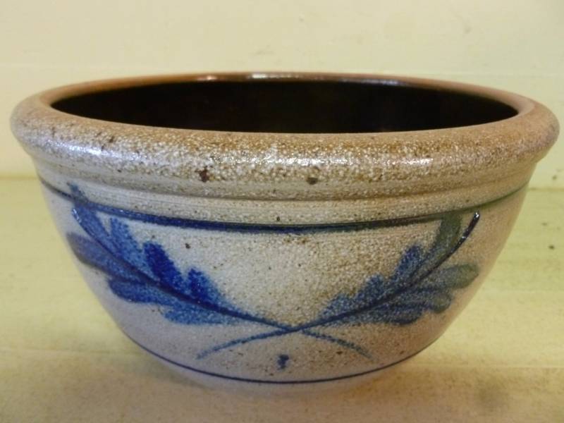 lot 101 image: Rowe Pottery Bowl