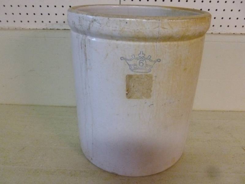 lot 102 image: Crown Crock