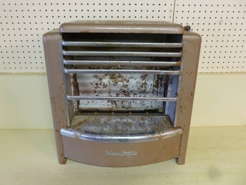 lot 138 image: Vintage Heater