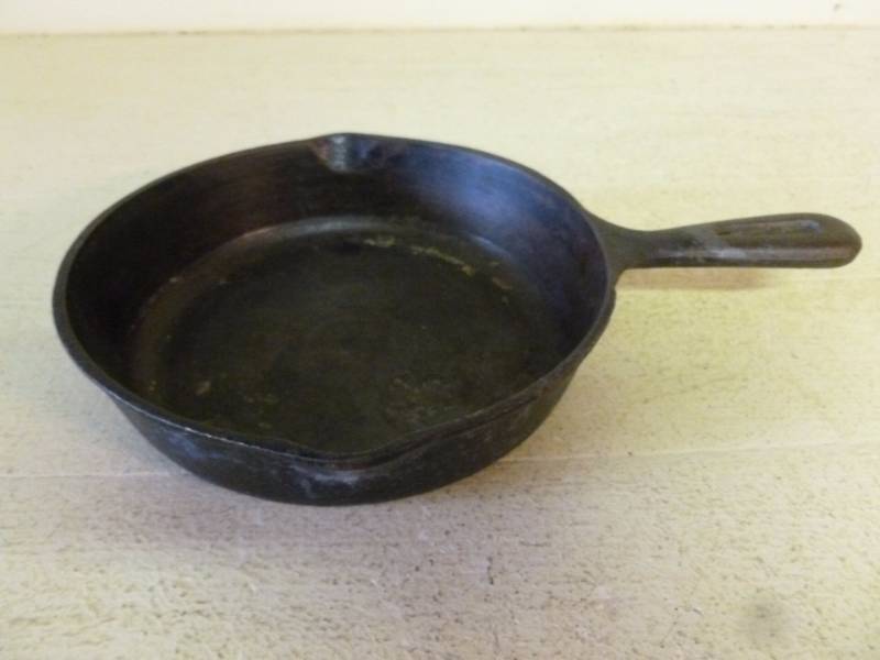 lot 143 image: Cast Iron Pan