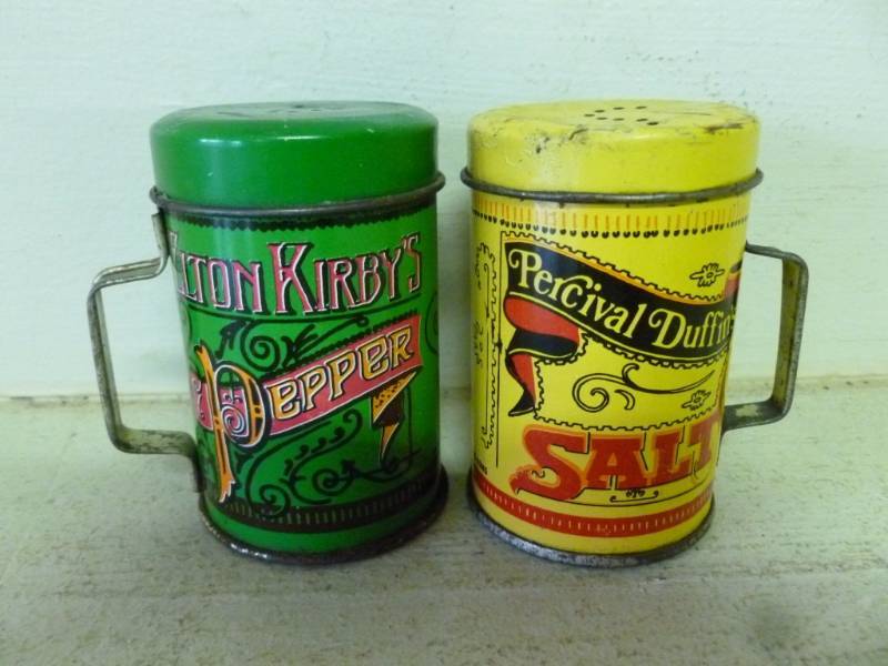 lot 170 image: Vintage Salt And Pepper Set