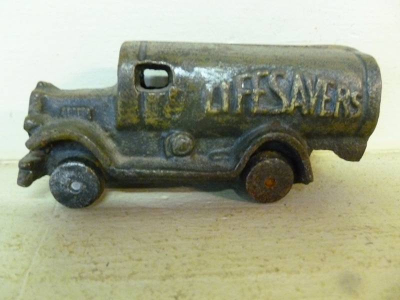 lot 177 image: Cast Iron Truck