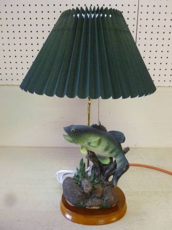 lot 183 image: Fish Themed Lamp