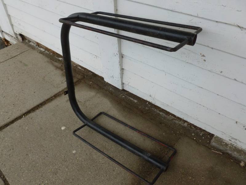 lot 202 image: Saddle Rack
