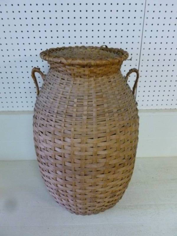 lot 204 image: Basket