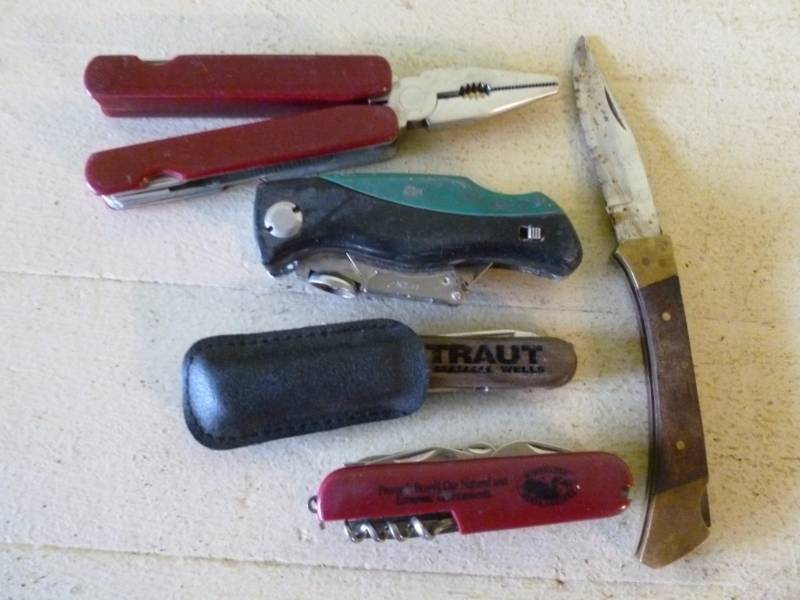 lot 228 image: Pocket Knives