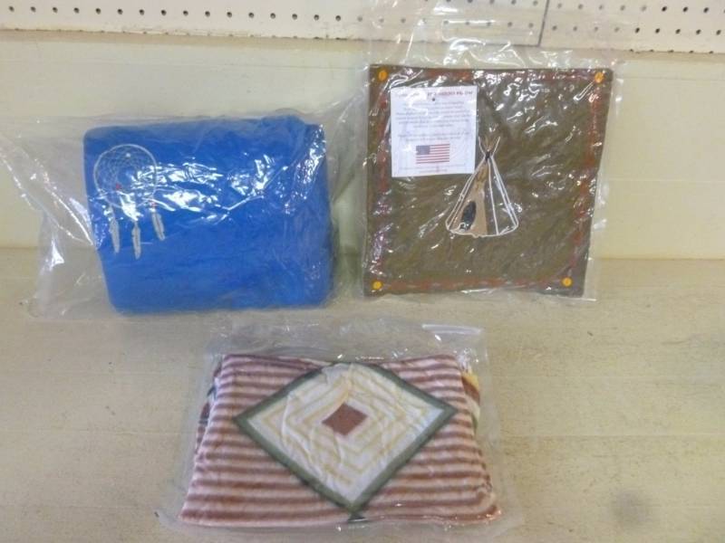 lot 237 image: Native Blanket