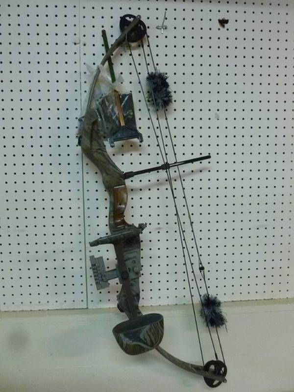 lot 256 image: Hunting Bow