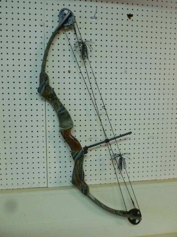 lot 257 image: Hunting Bow