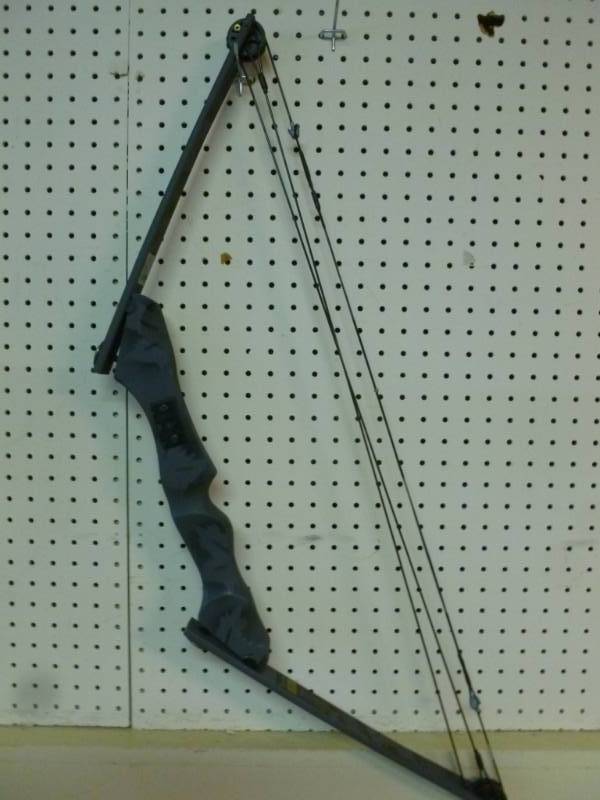 lot 258 image: Hunting Bow