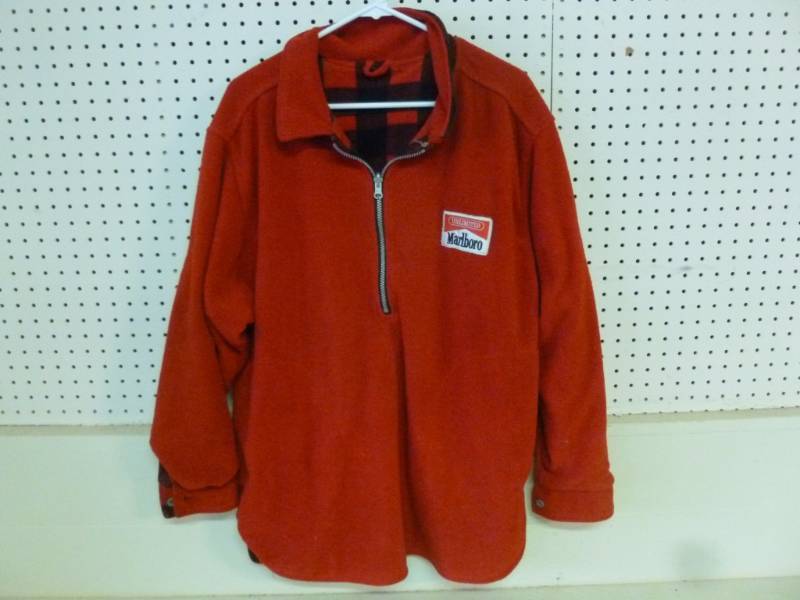 lot 271 image: Marlboro Sweatshirt