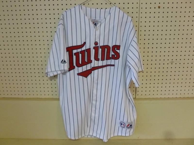 lot 274 image: Minnesota Twins Jersey