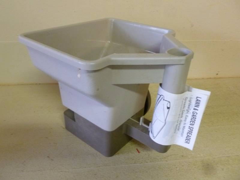 lot 282 image: Lawn And Garden Item