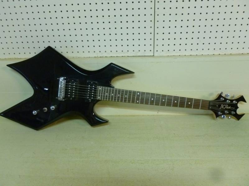 lot 305 image: Electric Guitar