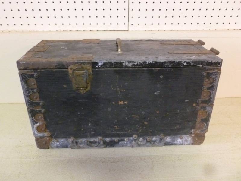 lot 331 image: Vintage Carpenters Case