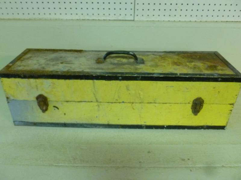 lot 332 image: Vintage Carpenters Case
