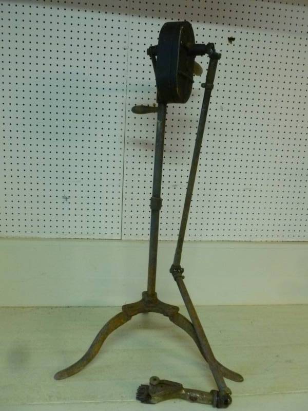 lot 335 image: Antique Sheep Clippers