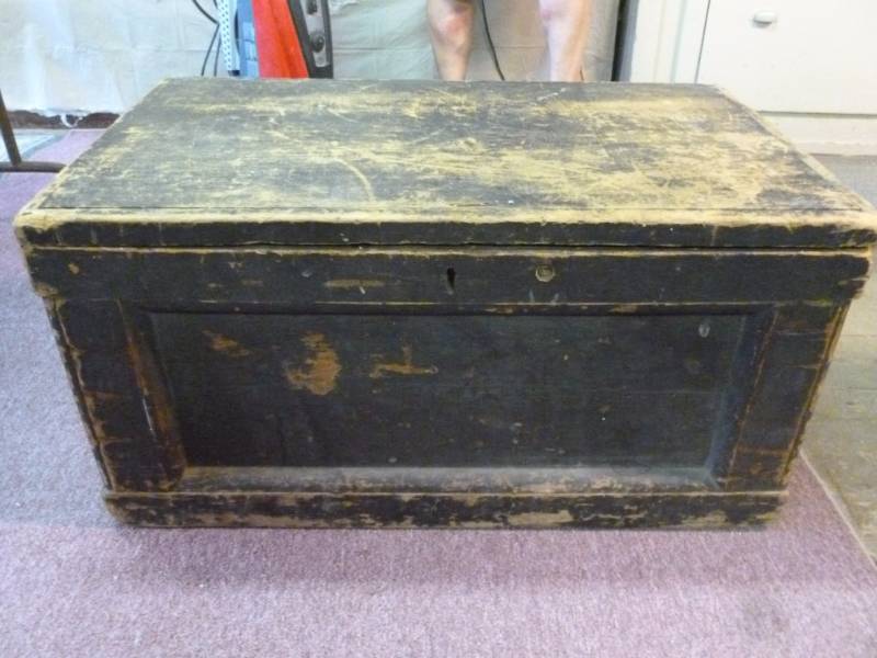 lot 337 image: Vintage Carpenters Trunk