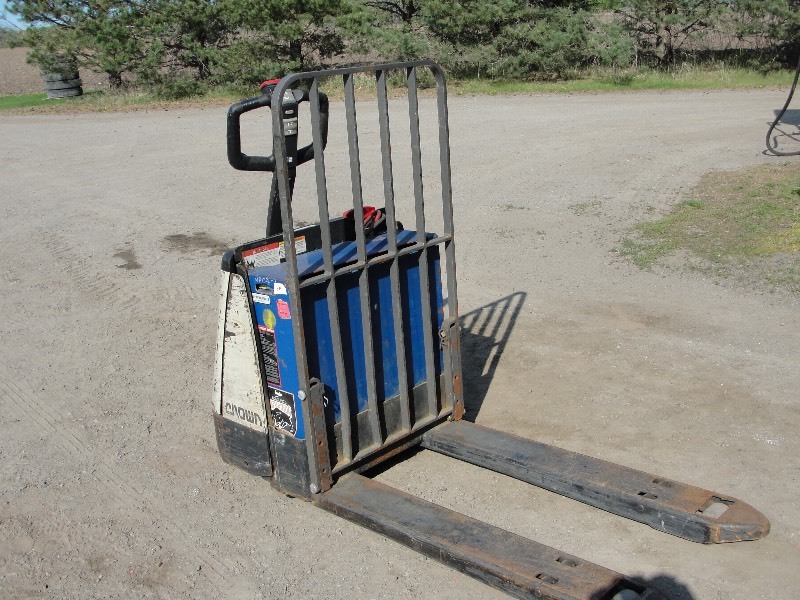 Crown Electric Pallet Jack