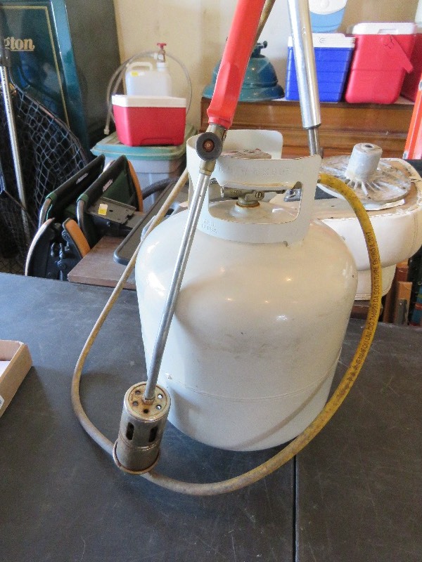 propane tank with fire starter