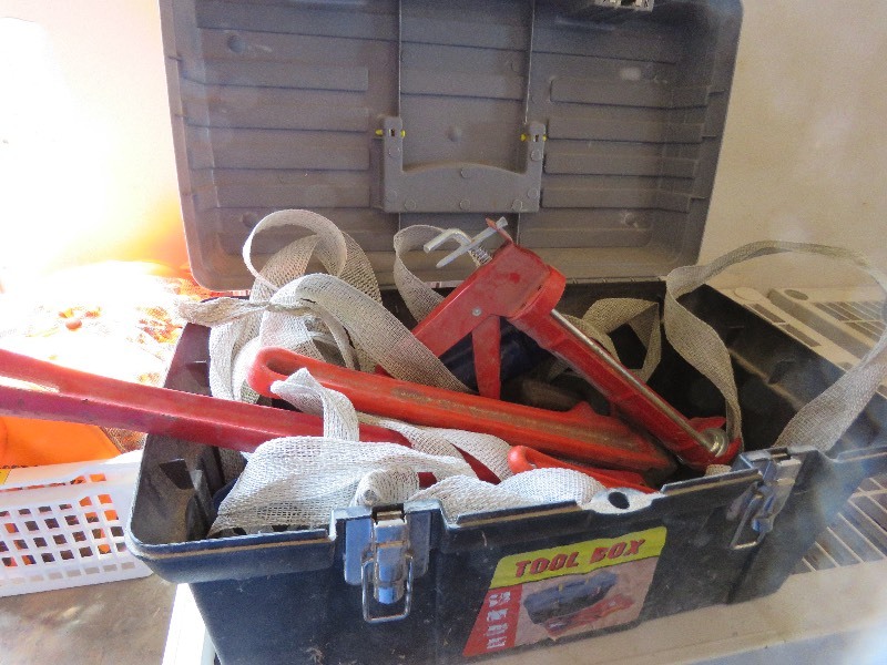 Pipe wrenches