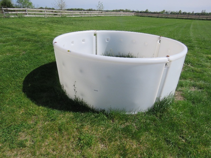 poly round feeder