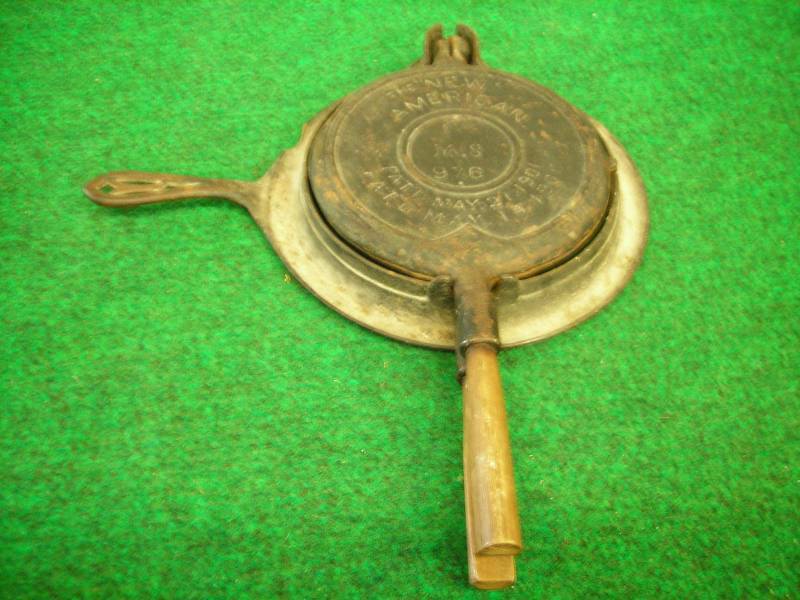 Vintage Cast Iron Griswold No. 8 Waffle Iron