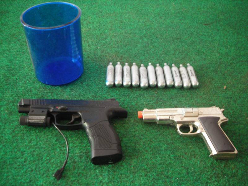 Daisy 415 BB Gun (Needs Repair), 8-Shot Pistol Cap Gun (Corroded), 11-Crosman CO2 Cartridges