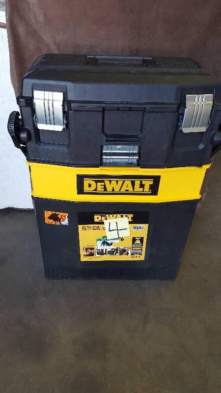 lot 4 image: Dewalt Multi Level Worshop DWST20880