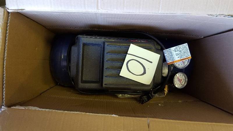 lot 10 image: CH 3 Gal  110 Max PSI CompressorTested works well