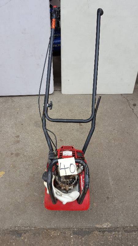 lot 40 image: Honda Lawn Equipment 9 in. 25 cc 4-Cycle Middle Tine Forward-Rotating Gas Mini Tiller