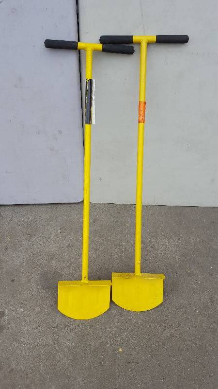 lot 52 image: Lot of 2 HDG Border Edger