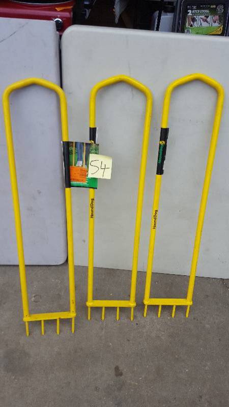 lot 54 image: Lot of 3 HoundDogs 4 Spike Steel